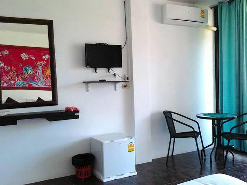 Lanta Friendly House Hotel Koh Lanta Exterior photo