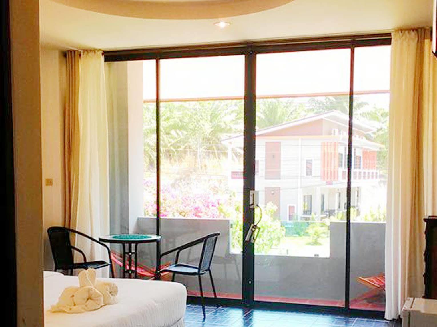 Lanta Friendly House Hotel Koh Lanta Exterior photo